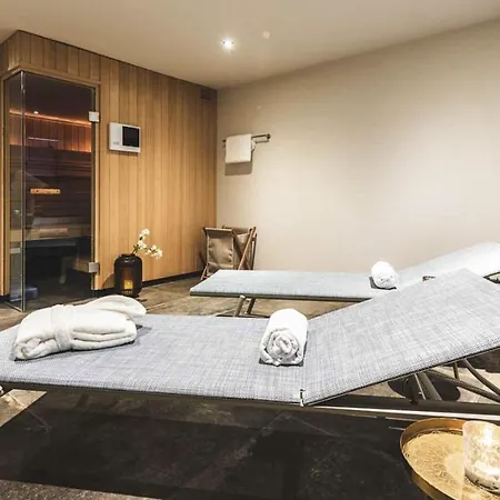 Bernard Und Hans Penthouse 10z Design